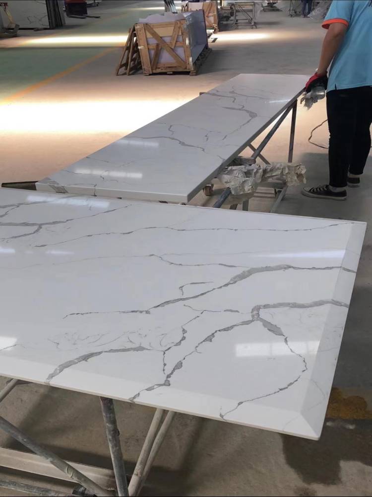 Calacatta Quartz Slab