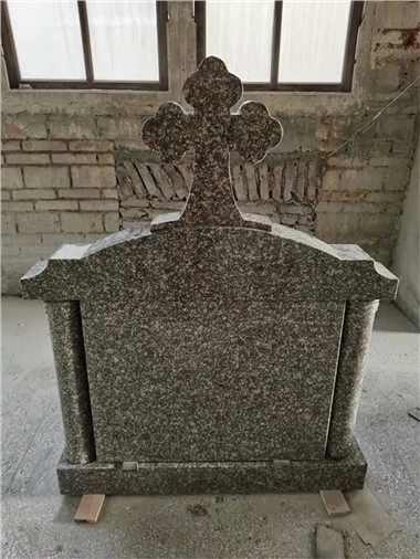 Nadgrobni spomenik s križnim dizajnom