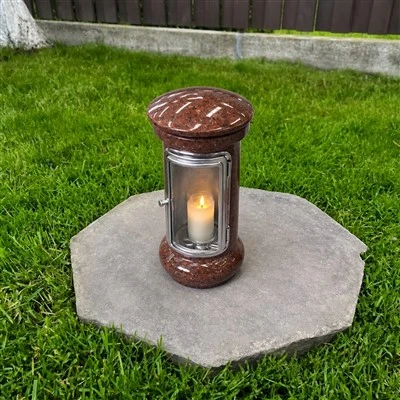 granitni fenjer za grob